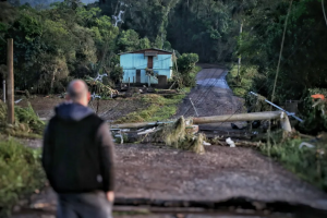 Número de mortos após ciclone no RS se aproxima de 50; buscas por desaparecidos continua