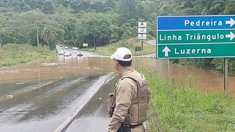 VÍDEO: Rio do Peixe transborda na SC-453, em Ibicaré