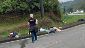 Operação clandestina da PM espanca moradores de rua e os obriga a caminhar de Itajaí até Balneário Camboriú