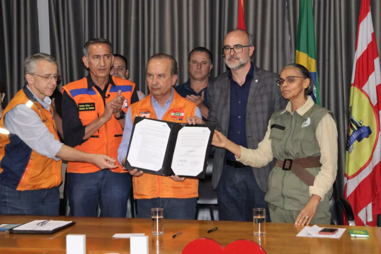 Ministro anuncia ajuda do Governo Federal para cidades afetadas pela chuva em SC
