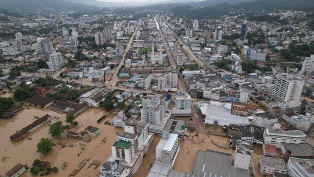 “Pix” para cidades de SC atingidas por desastres climáticos é aprovado por deputados