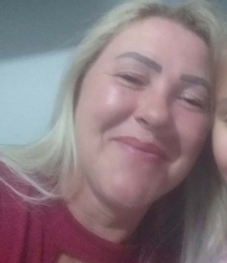Covardia: Mulher é morta pelo ex enquanto caminhava em calçada no Oeste