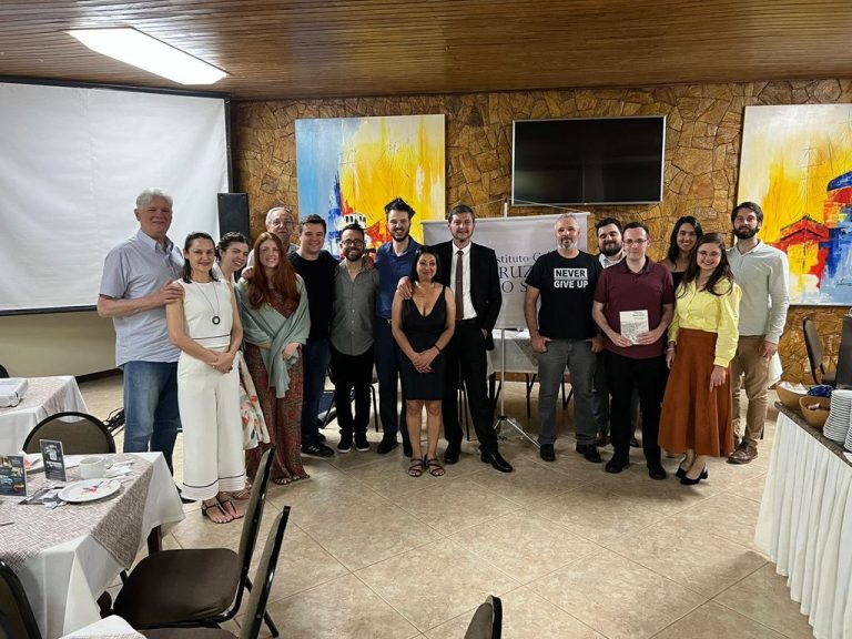 Escritor joaçabense lança seu segundo livro de Poemas