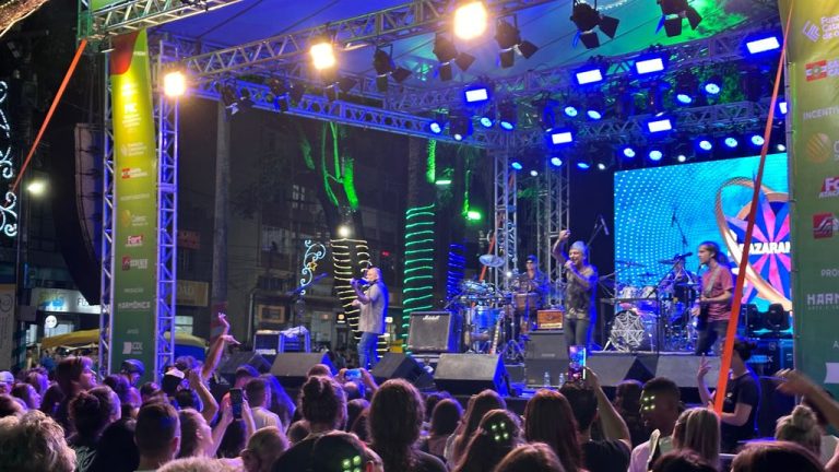 Show da banda Dazaranha reúne grande público no Natal de Joaçaba