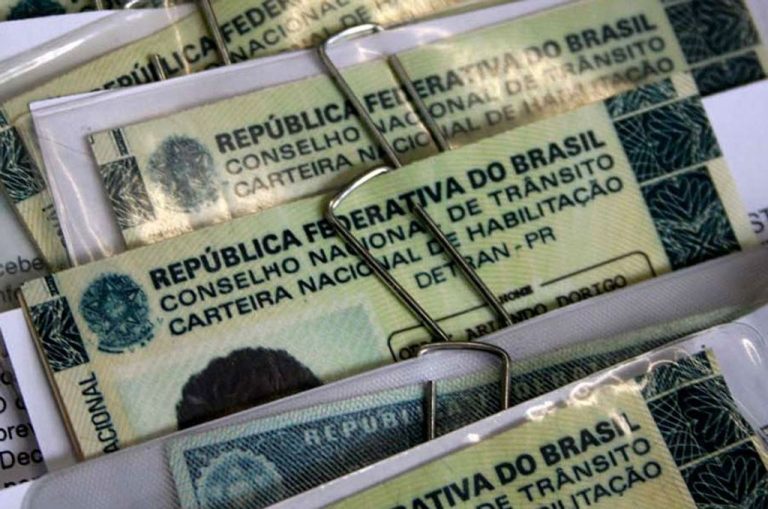 Motoristas com 50 anos ou mais poderão ter desconto na renovação da CNH; entenda