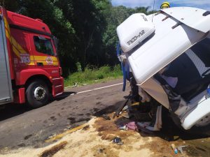 Bombeiros deivulgam novas informações sobre acidente com três vítimas, incluindo criança, na BR-282