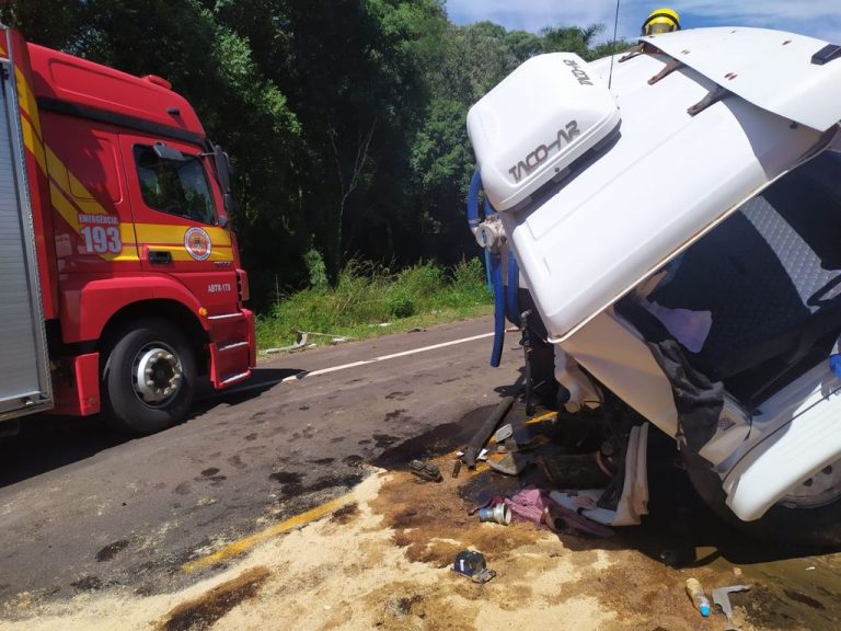 Bombeiros deivulgam novas informações sobre acidente com três vítimas, incluindo criança, na BR-282