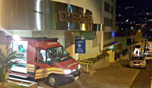 Carro cai em ribanceira com criança dentro dele em Herval d’Oeste