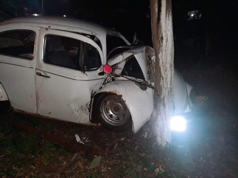 Acidente com fusca deixa duas pessoas feridas em Capinzal