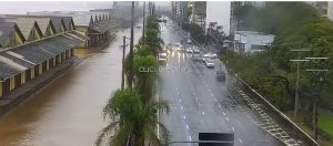 Chuva provoca cheia histórica no Rio Guaíba em Porto Alegre