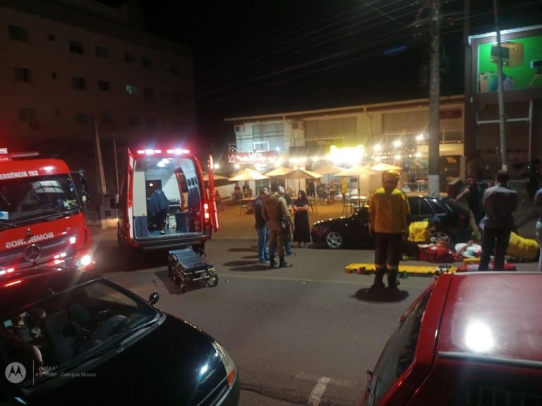 Motociclista fica ferido em colisão com carro no centro de Campos Novos