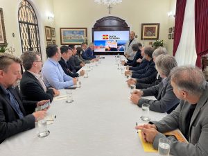 Jorginho Mello solicita à Azul Linhas Aéreas a implementação de voos comerciais para Caçador e Joaçaba
