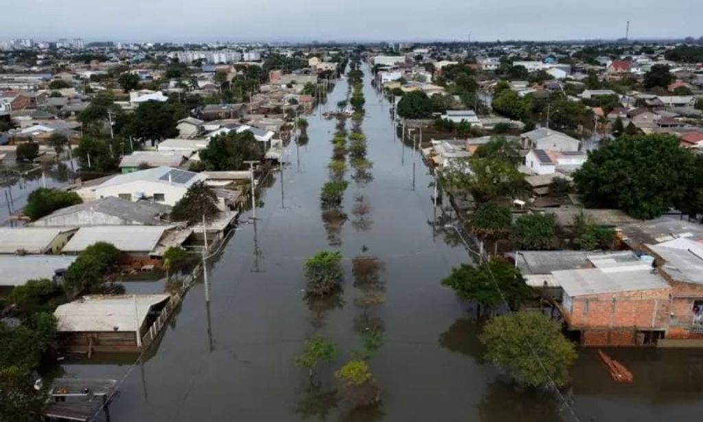 Enchentes persistem há um mês e prazo para reconstrução do Rio Grande do Sul é indefinido