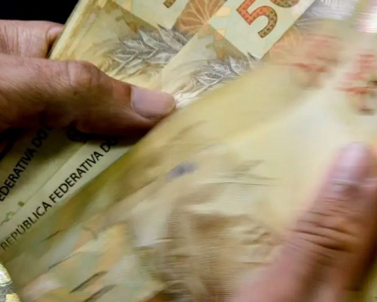 INSS começa a pagar, hoje, primeira parcela do 13º para quem ganha mais de um salário mínimo
