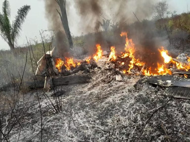 Avião cai e deixa 5 mortos no Mato Grosso