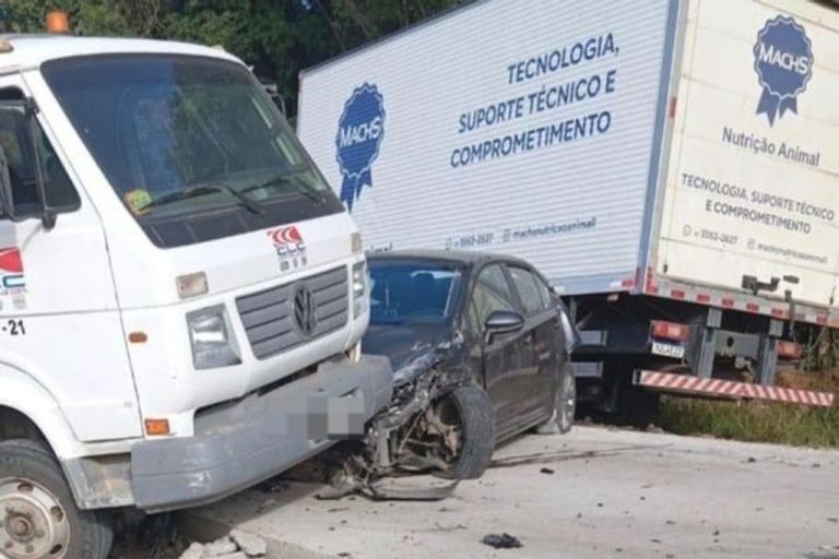 Engavetamento envolvendo sete veículos deixa vários feridos em SC (fotos/vídeo)